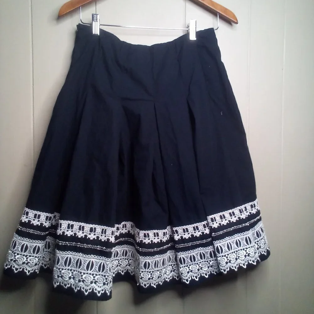 New York & Company Skirt 2 Black White Embroidery Cotton
